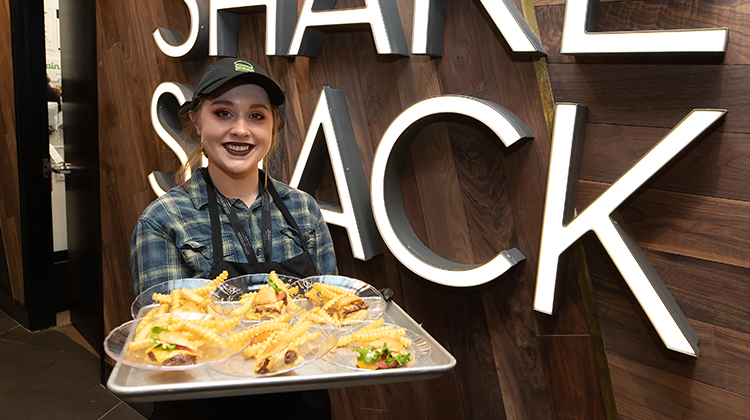 Concessions International and Shake Shack Host Grand Opening For Dallas Fort Worth International Airport Location